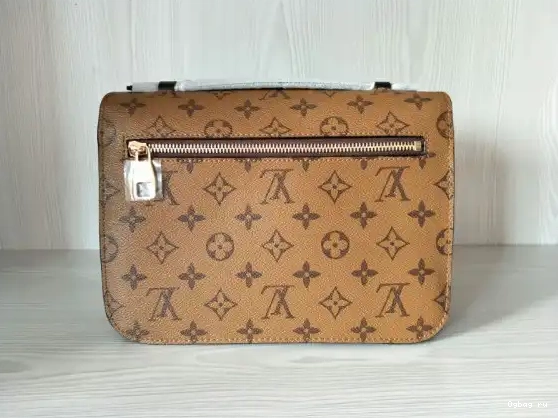 Louis POCHETTE Vuitton METIS 0427
